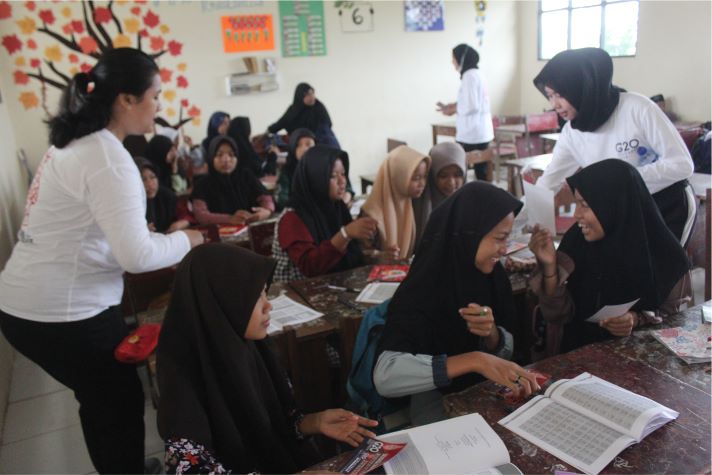 Semarakan G20 Petugas Lapas Kelas IIA Cikarang Giat Jalan Sehat Kumham