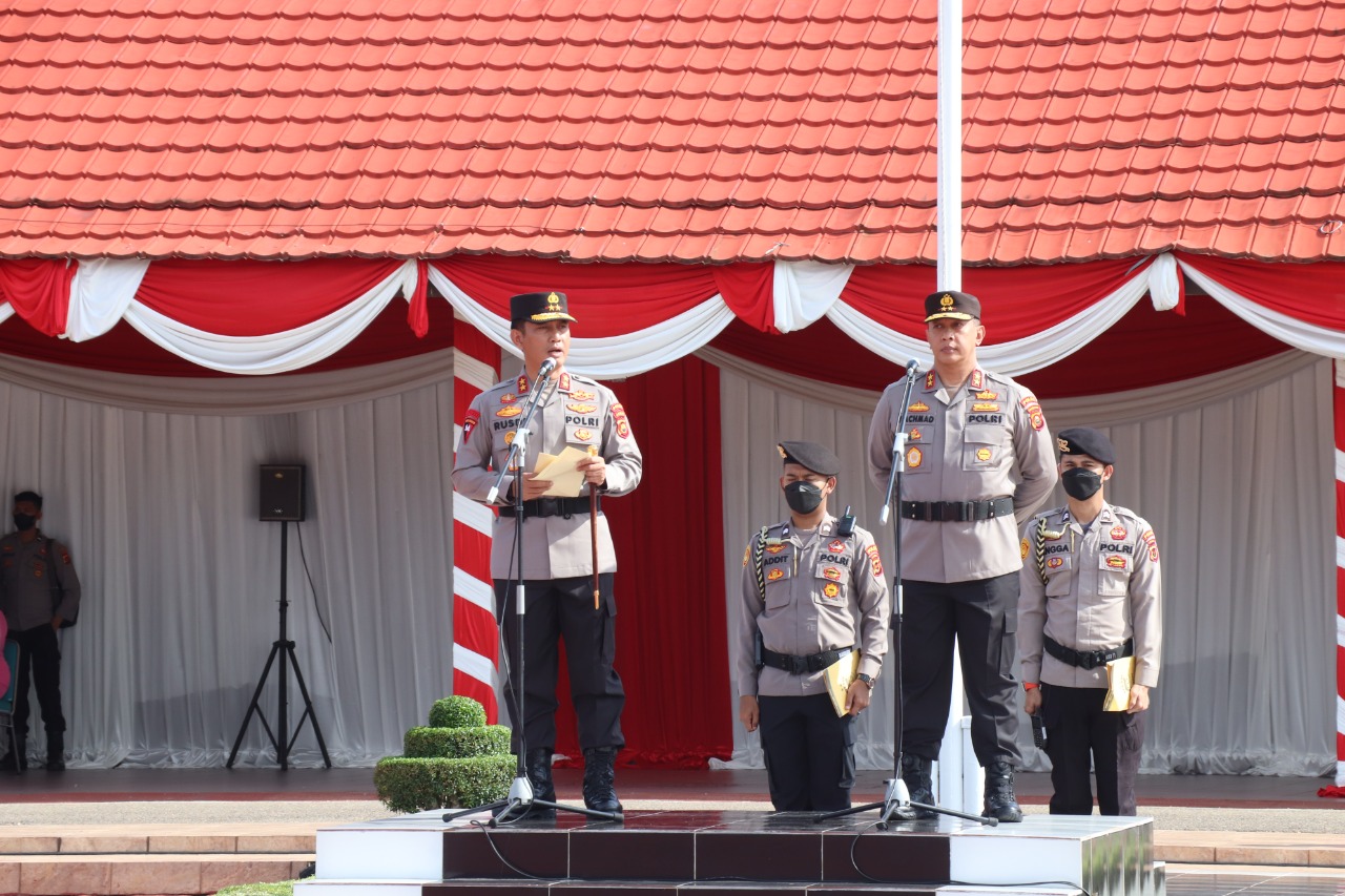 Kepolisian  Daerah Jambi Menggelar Upacara  Farewell  Farade Dalam Rangka Sertijab Kapolda Jambi Dari Irjen Pol A.Rachmad Wibowo .S I K. Kepada Irjen Pol Drs  Rusdi Hartono