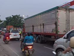 Arus Lalu Lintas Di Jalan Siliwangi Sepanjang Jaya Padat Merayap Karna Mogok Truk Besar