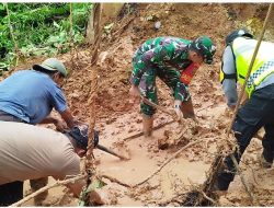 TNI/Polri beserta Masyarakat Desa Kungkai Laksanakan Pembersihan Jalan Setapak di desa Kungkai.