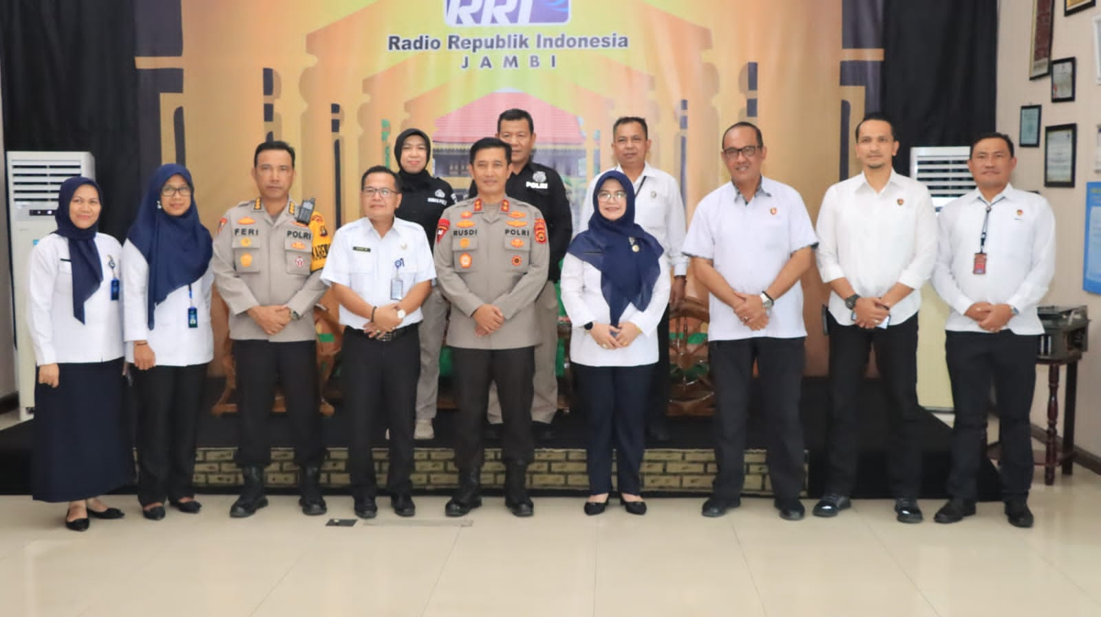 Kapolda Jambi Irjen Pol  Rusdi Hartono Silahturrahmi Bersama Pimpinan Dan Staf Radio Republik Indonesia (RRI) Jambi