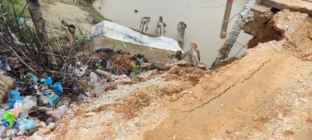 Sebuah jembstan di Aceh Timur kembali Ambruk Sebelumnya telah dua kali diperbaiki