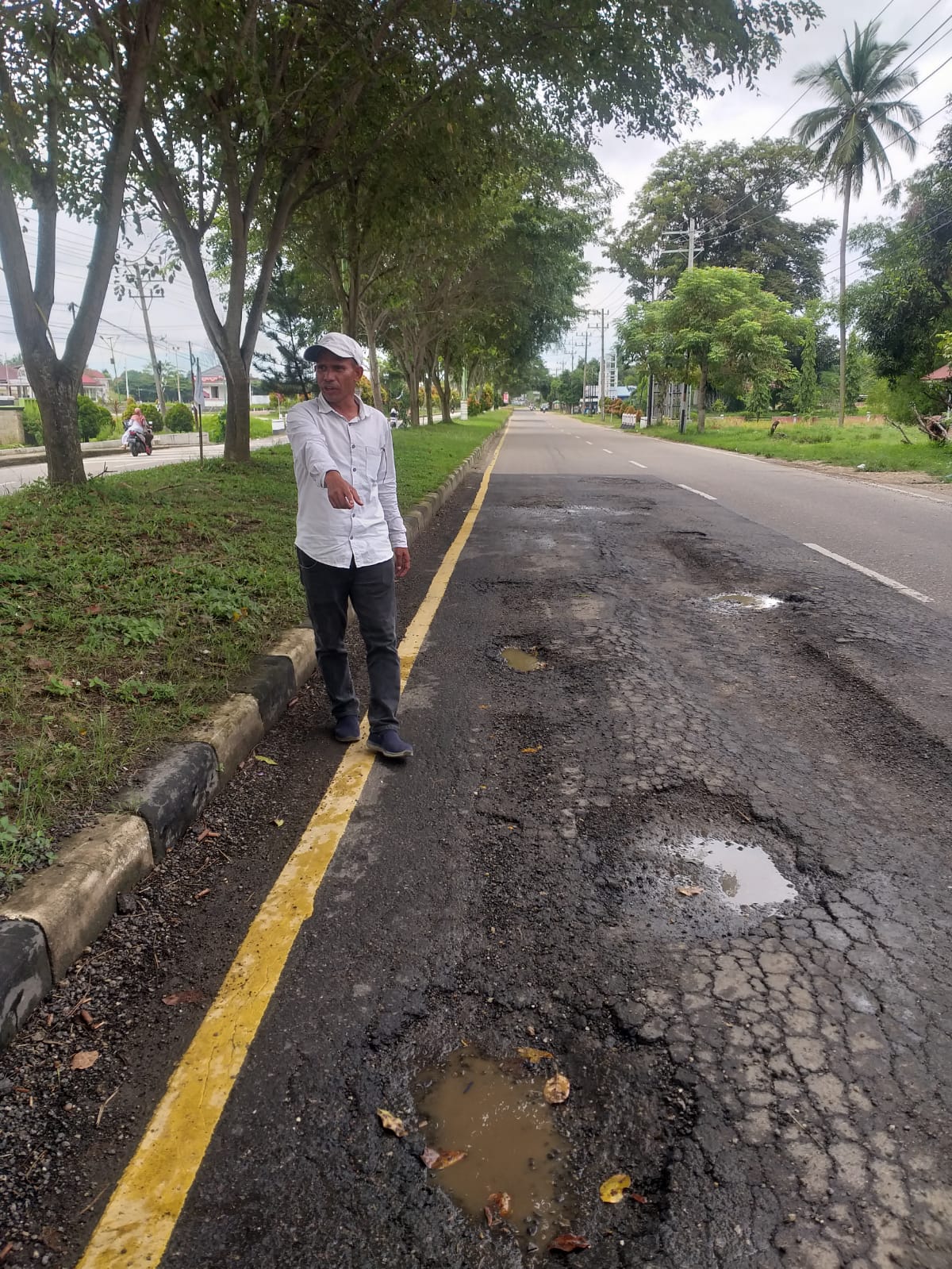 Anggota DPRK Aceh Timur Yahya Ys Berang, Atas Kinerja Bobrok BPJN dan Rekanan Yang Terkesan Asal Jadi.