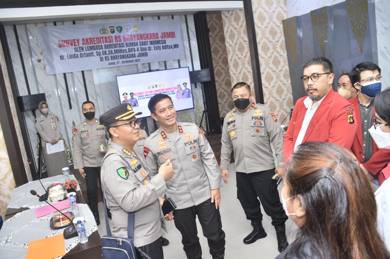 Kapolda Jambi  Irjen pol Rusdi Hartono Melakukan Peninjauan Kegiatan Akreditasi Rumah Sakit Bhayangkara Polda Jambi