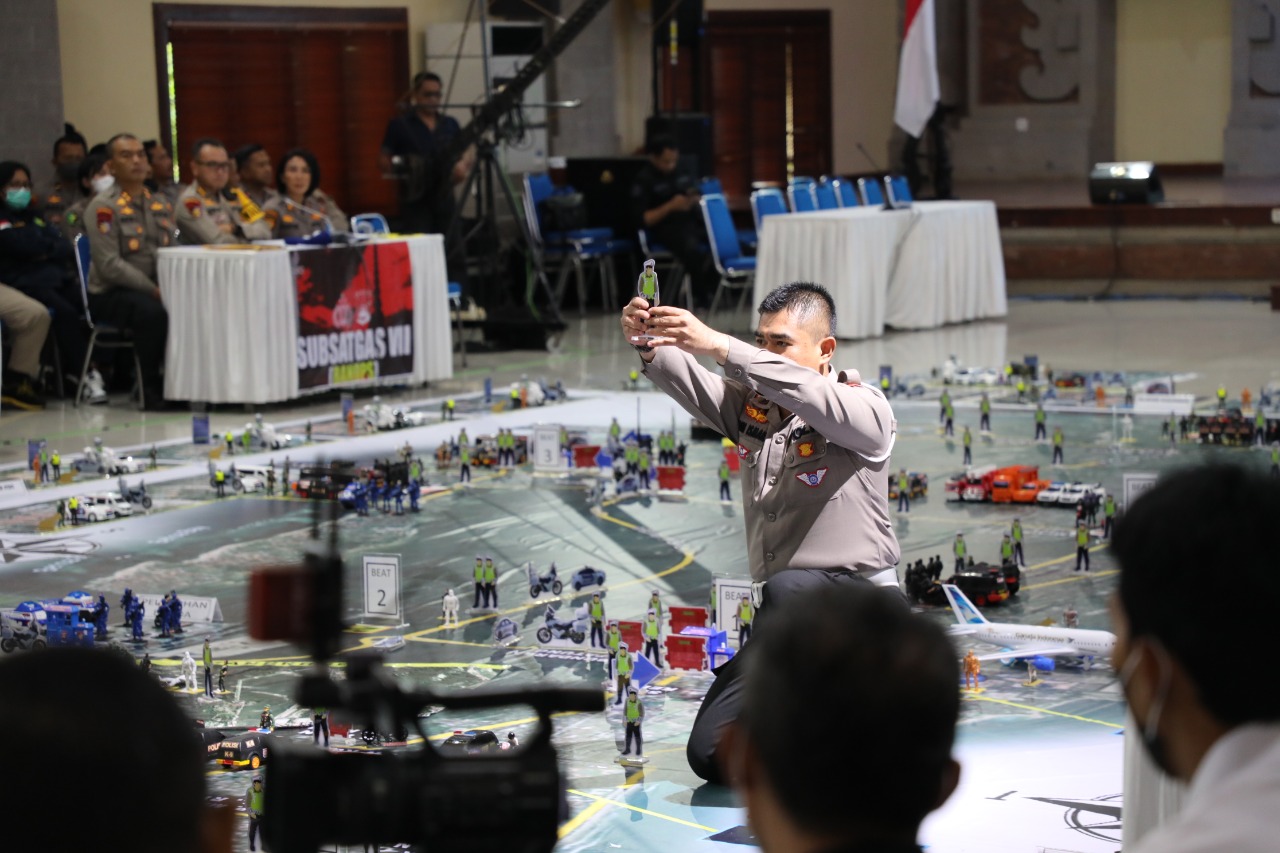 Waka Polri Komjen pol Gatot Edy  pramono Memimpin Kegiatan Tactical Floor Game Untuk Menyusun Taktik Strategi Pengamanan G20