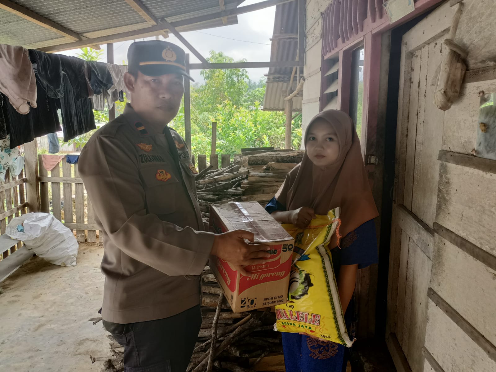 Sambang Dialogis dan Baksos dari Polsek Tabir di Kelurahan Pasar Baru kecamatan Tabir