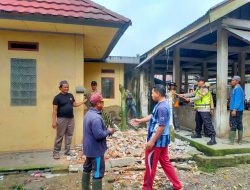 Polsek Tabir,Laksanakan Sambang dialogis dan gotong royong di Pasar Mirasi Desa Sido Lego Kecamatan Tabir lintas,