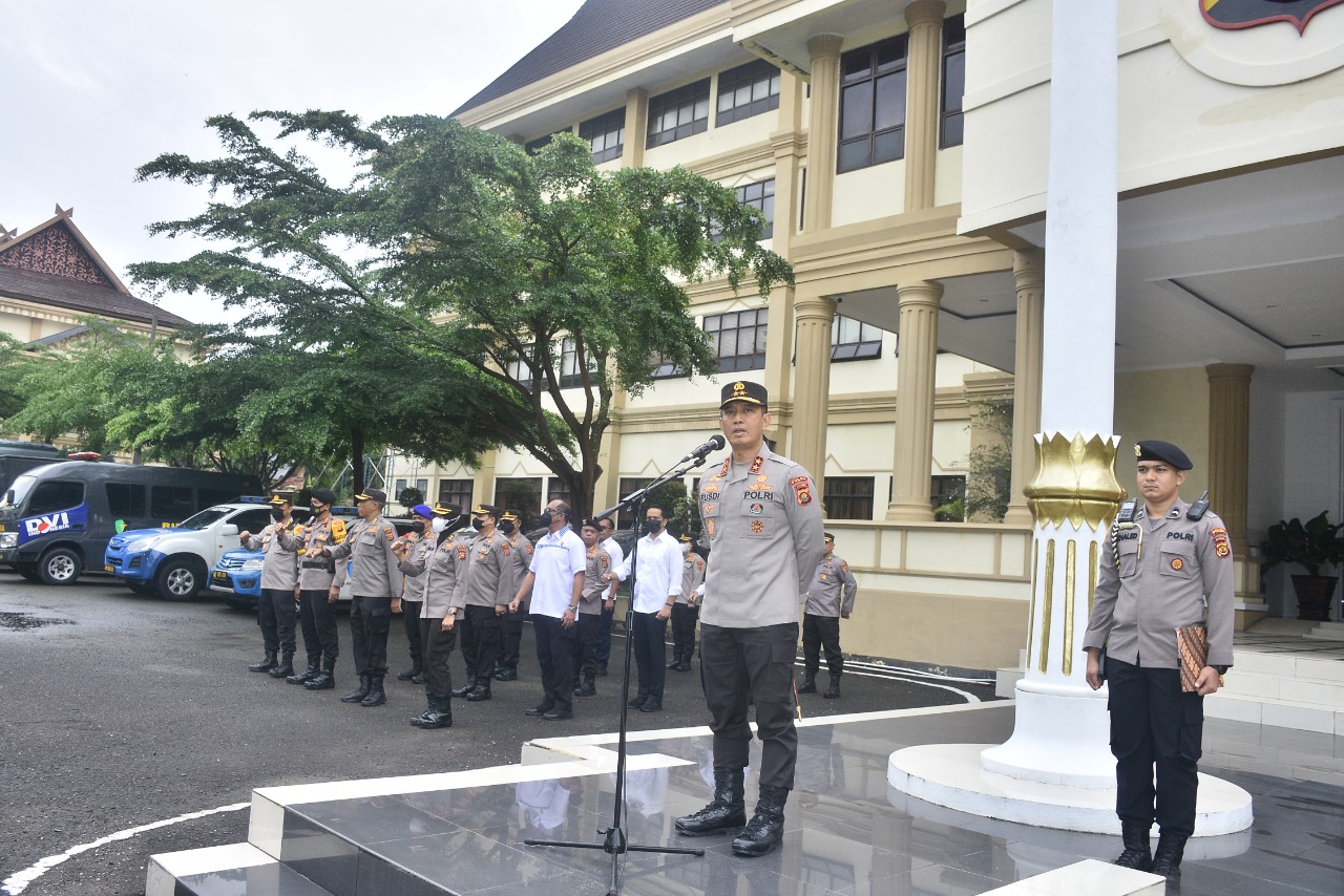 Kapolda Jambi Irjen Pol,Drs ,Rusdi Hartono,MSI  Pimpin Apel Pagi Personil Polda Jambi