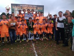 Turnament Konduksif,Gubernur Jambi Langsung Serahkan Tropy Bergilir Al Haris Cup I pada Pemenang Lubuk Beringin FC