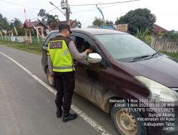 Kapolsek VII Koto Iptu Ika Widiatmiko Beserta Anggota Melaksanakan Giat  Himbauan  Tertip Berlalu Lintas