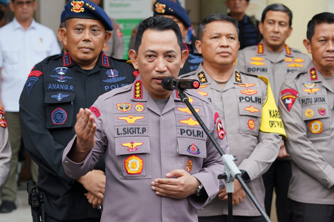 Kapolri Jenderal Listyo Sigit Prabowo  Meninjau Command Senter Di Polda Bali Terkait Pengamanan Pergelaran Puncak Konferensi Tingkat Tinggi (KTT) G20