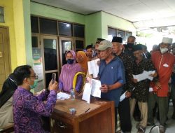 Pemerintah Kecamatan Cikeusal Gelar Penyaluran BLT BBM