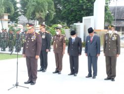 Wakapolda Jambi Brigjen Pol Yudawan Roswinarso Pimpin Upacara  Peringatan Hari Pahlawan Ke 77 Tahun 2022  Di Laksanakan  DiTaman  Makam Pahlawan Satria Bhakti