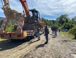 POLISI GREBEK DUA LOKASI ILLEGAL MINING, AMANKAN 12 PELAKU DAN 2 EKSKAVATOR.