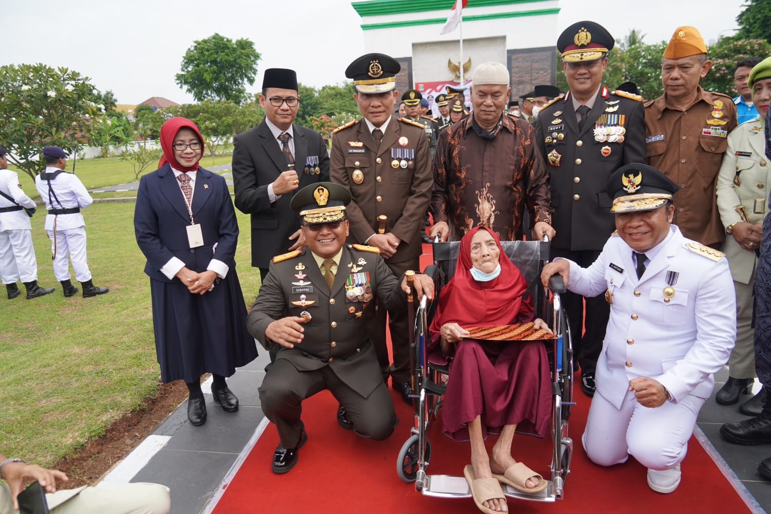 Danrem 064/ MY Ziarah dan Tabur Bunga Ke TMP Ciceri, Peringati Hari Pahlawan