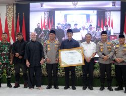 Bersama Ki Kumbang & Paul Van Der Loo, Andika Hazrumy Dinobatkan Sebagai Tokoh Pelestari Golok Pusaka