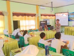 Kapolsek Tebo Tengah Akp Dedi Tanto Manurung SH.MH  Memberikan Pengarahan Kepada  Siswa Dan Siswi SMA Negeri 3 Kab.Tebo