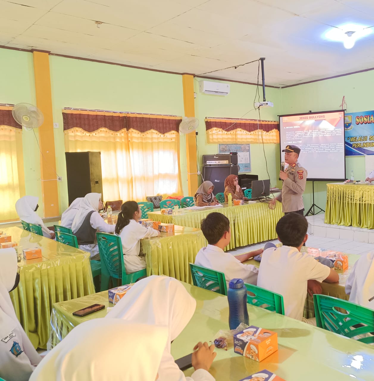 Kapolsek Tebo Tengah Akp Dedi Tanto Manurung SH.MH  Memberikan Pengarahan Kepada  Siswa Dan Siswi SMA Negeri 3 Kab.Tebo