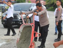 KAPOLRES SUBULUSSALAM TAMBAL JALAN BERLUBANG,  MINIMALISIR KECELAKAAN BERLALU LINTAS.