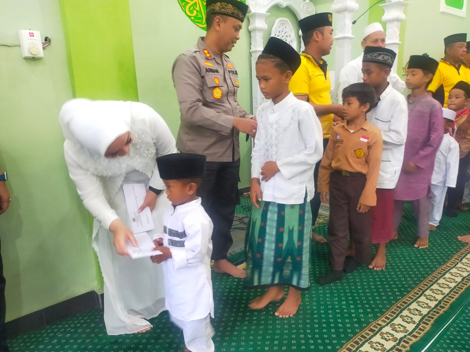 JUM’AT BERKAH – KAPOLRES SAMPANG KEMBALI SANTUNI PULUHAN ANAK YATIM.