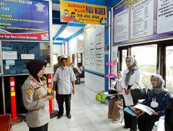 Kapolres Tebo Akbp Fitria Mega M.psi.psi Mendatangi  Tempat Pembuatan  Sim Dan  Tanya Jawab Kepada  masyarakat