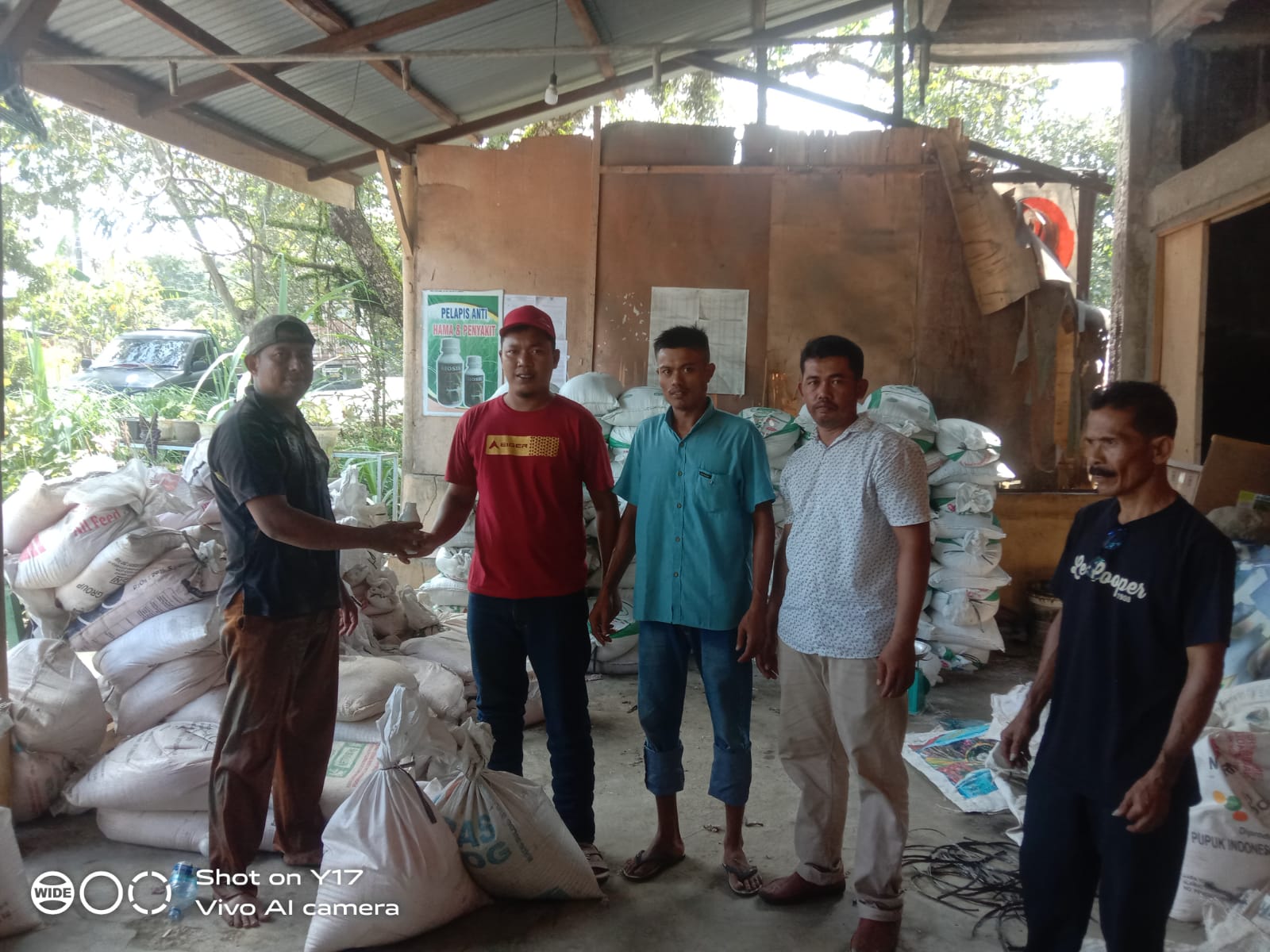 PETANI GAMPONG BUKET MEUTUAH – MENDAPATKAN BANTUAN PUPUK