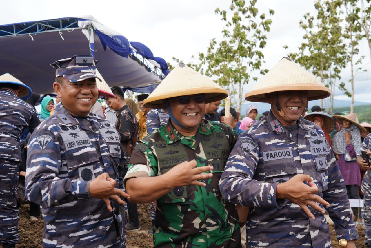 Brigjen TNI Tatang Subarna Dampingi Kunker KASAL ke Wilayah Korem 064/MY