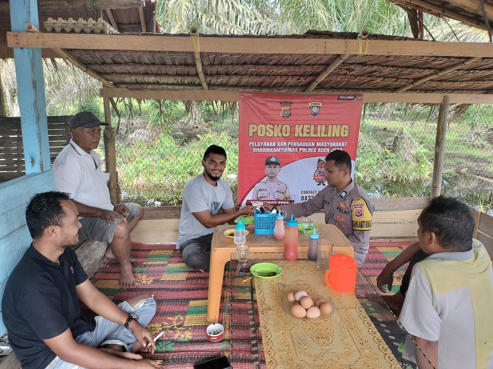 TAMPUNG PERMASALAHAN MASYARAKAT – BHABIN POLSEK TEUNOM GELAR POSKO KELILING