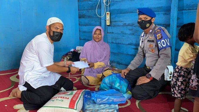 PEDULI WARGA DHUAFA KURANG MAMPU – SOSOK BRIPKA BERNI HARDIYANTO ANGGOTA POLSEK IDI RAYEUK DATANG MEMBANTU