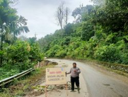 Unit Kamsel Sat Lantas Polres Merangin Gunakan Himbauan Tertulis pada Pengendara Kendaraan Bermotor.