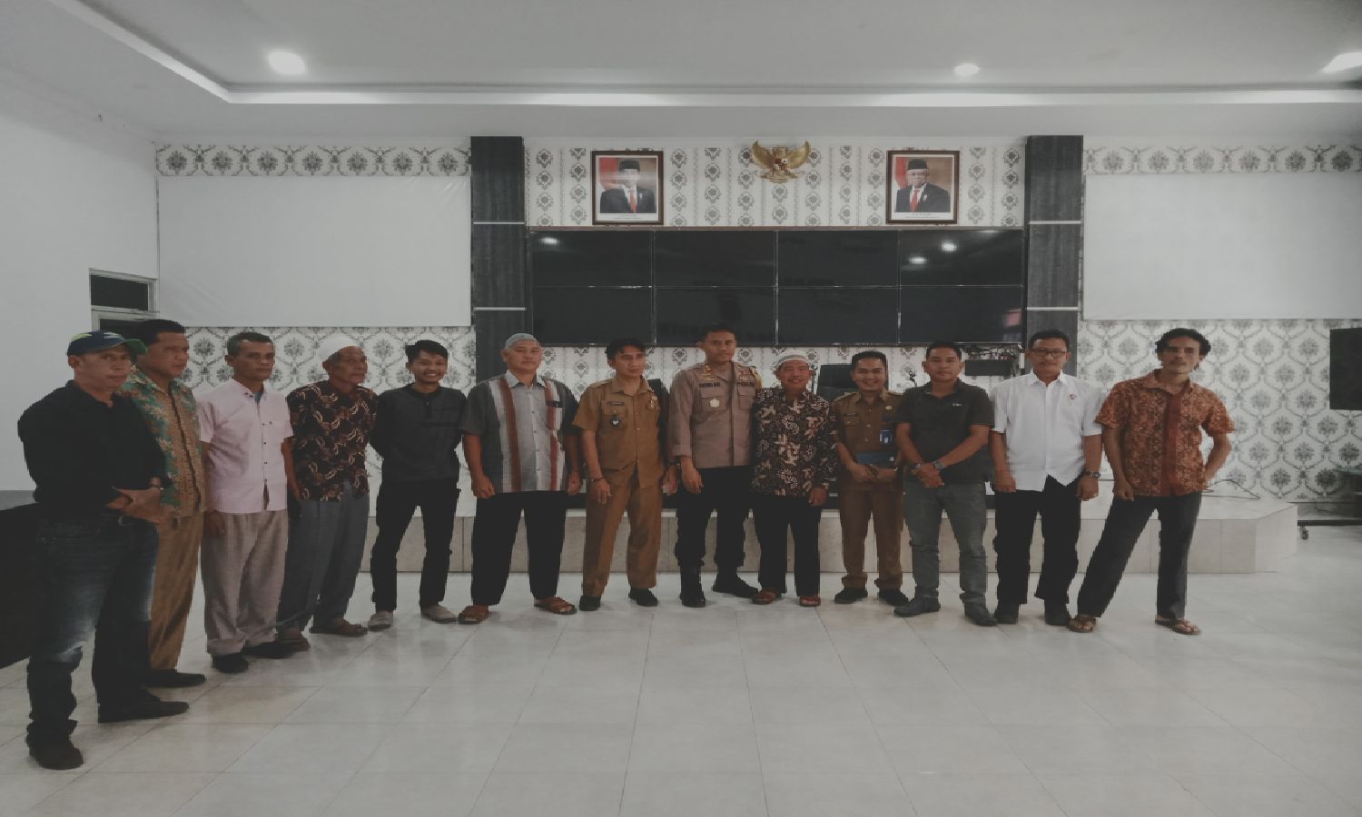 Dialog Alot 4 Jam, Kapolres Apresiasi Warga Desa Limbur Merangin dan PT. SPP Terselesaikan dengan Humanis dan Profesional.