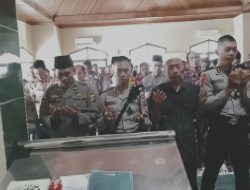 Personil Polres Merangin dan Siswa DIKTUKBA Polri SPN Jambi Laksanakan Sholat Ghaib di Masjid At-Taubah.