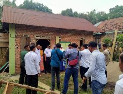 Pj.Bupati Tebo H.Aspan ST Bersama TP.PKK   Hj.Armayanti  Memberikan Bantuan Kepada Warga,Baik Berupa  Kursi Roda ,Bantuan Korban Kebakaran  Dan Penyerahan Bedah Rumah Warga Di  Desa Tuo Ilir Kec .Tebo Ilir