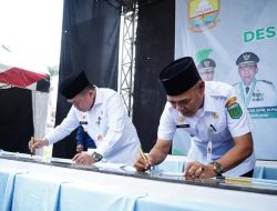 Pj.Bupati Tebo H.Aspan.ST Mendampingi Gubernur Jambi  Dr.H Al.Haris.S.Sos .MH. Dalam Peresmian 15 Desa  Pemekaran  Dalam Kabupaten Tebo Di Halaman Kantor Camat Rimbo Bujang