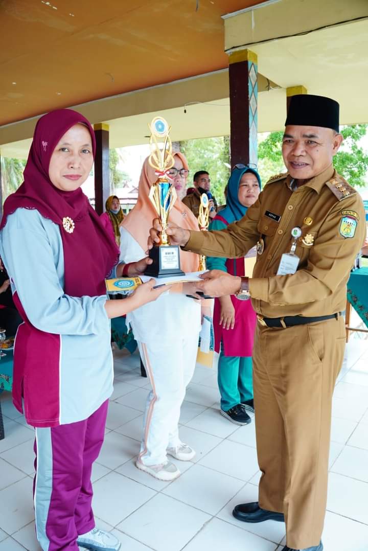 Dalam Rangka Mempenrigati Hari Ibu Yang Ke-94  Tahun 2022, TP  PKK  Kabupaten Tebo Menyelenggarakan Lomba-Lomba  Gembira  Di lapangan  Merdeka Muara Tebo