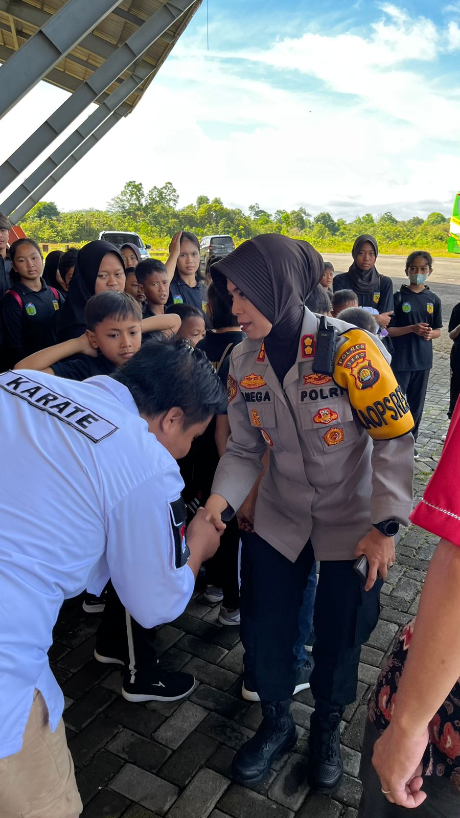 Sebanyak 47 Kontigen Federasi  Olaraga Karate Indonesia (Forki) kab.Tebo Di Lepas oleh Kapolres Tebo Akbp Fitria Mega M.psi.psi Dan pj Bupati Tebo H.Aspan ST Akan Mengikuti Kejuaraan Karate Propinsi Jambi