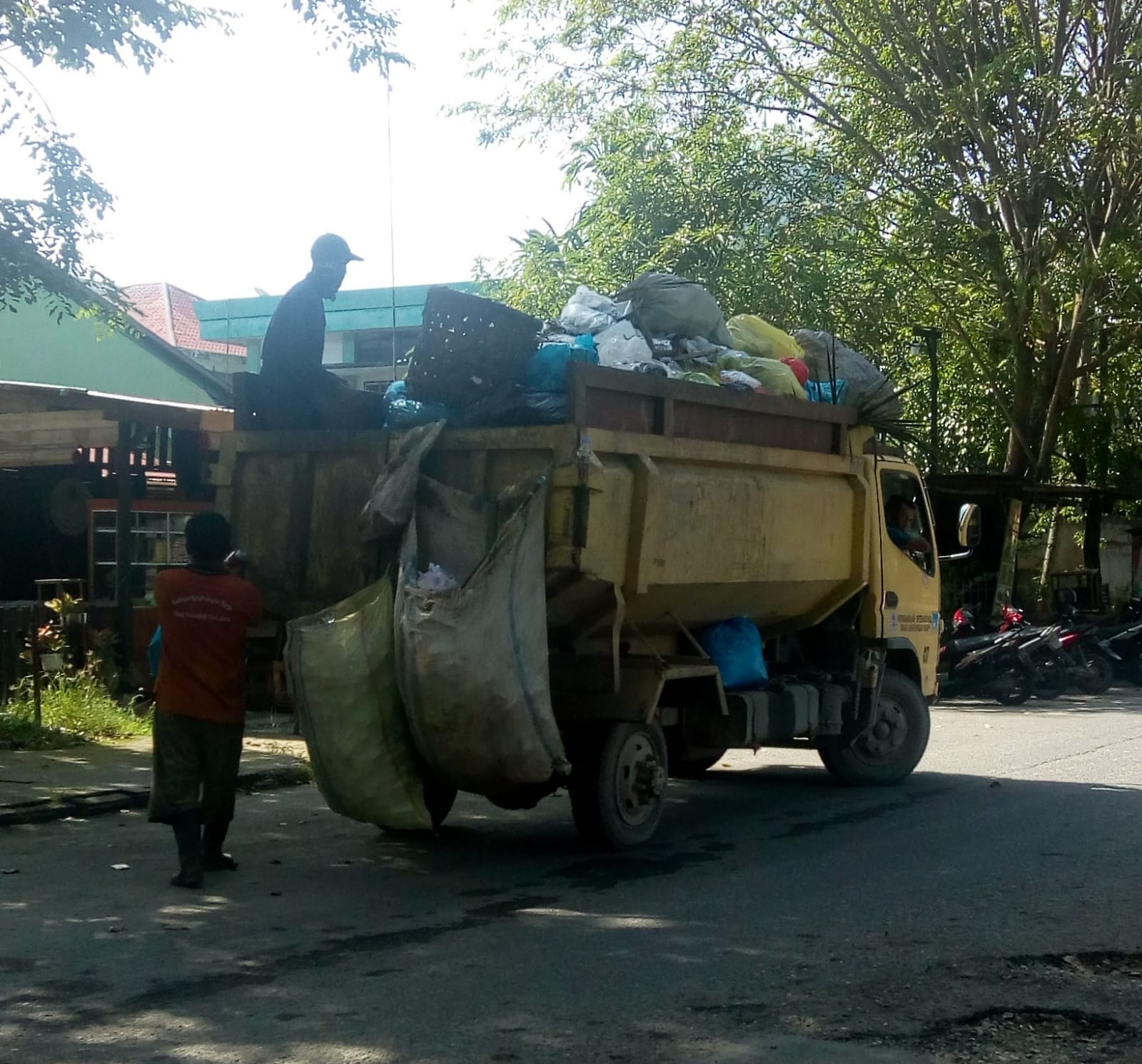 TANPA FASILITAS SARANA PRASARANA MEMADAI – LANGSA BERSIH SAMPAH JAUH PANGGANG DARI API