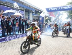 JELAJAH BUMI TRUNOJOYO – BUPATI DAN WABUB LEPAS 800 PESERTA SAMPANG ADVENTURE TRAIL