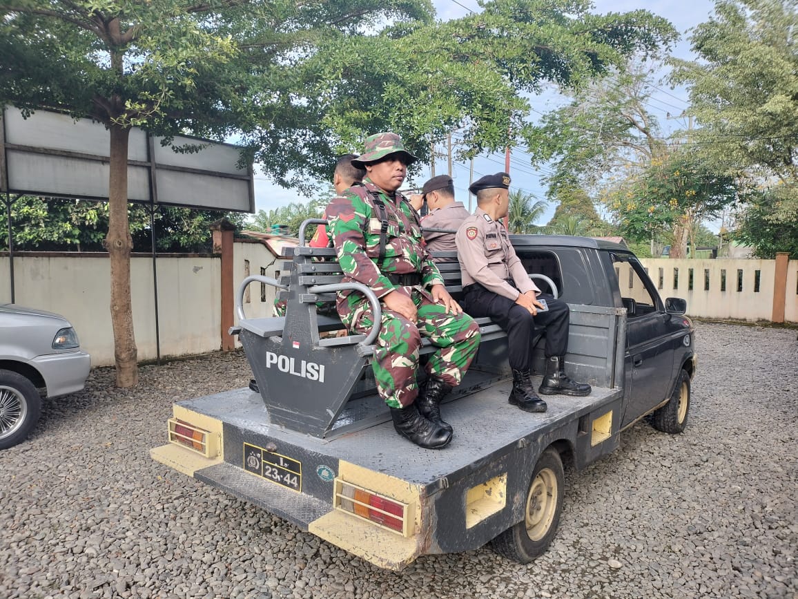 TNI – POLRI KECAMATAN TEUNOM – KOMPAK LAKUKAN PATROLI CIPTA KONDISI MALAM HARI