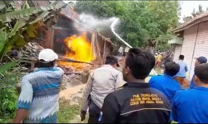 MINIMALISIR BERTAMBAHNYA KORBAN –  POLSEK KEDUNDUNG PASANG POLICE LINE LOKASI SUMUR BOR DESA GUNUNG ELEH