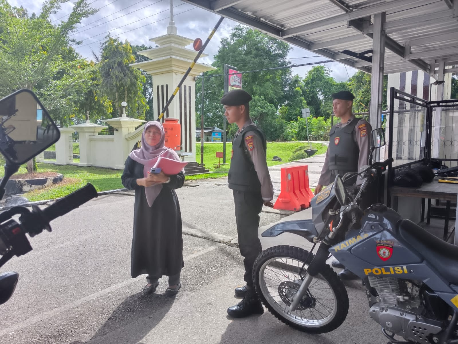 Polres tebo Perketat Pengamanan Keluar Masuk Tamu Pasca Bom bunuh Diri Di Polsek Astana Anyar Polrestabes Bandung