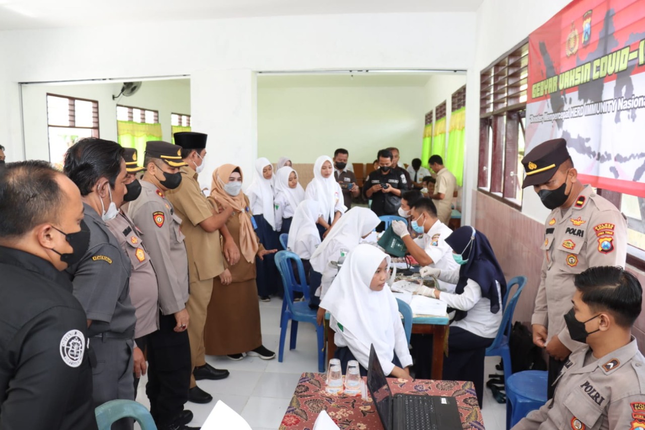 POLRES SAMPANG POLDA JATIM –  MAKSIMALKAN VAKSINASI DOSIS 3 JELANG NATARU 2023