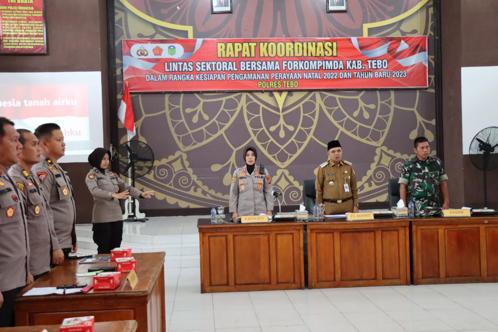 Pj. Bupati Tebo H.Aspan ST  Di Dampingi Kapolres Tebo Akbp Fitria Mega M.psi psi  Membuka Rapat  Koordinasi Lintas Sektural  Bersama Forkopimda kab.Tebo Dalam Rangka Kesiapan Perayaan Natal 2022Dan Tahun Baru 2023