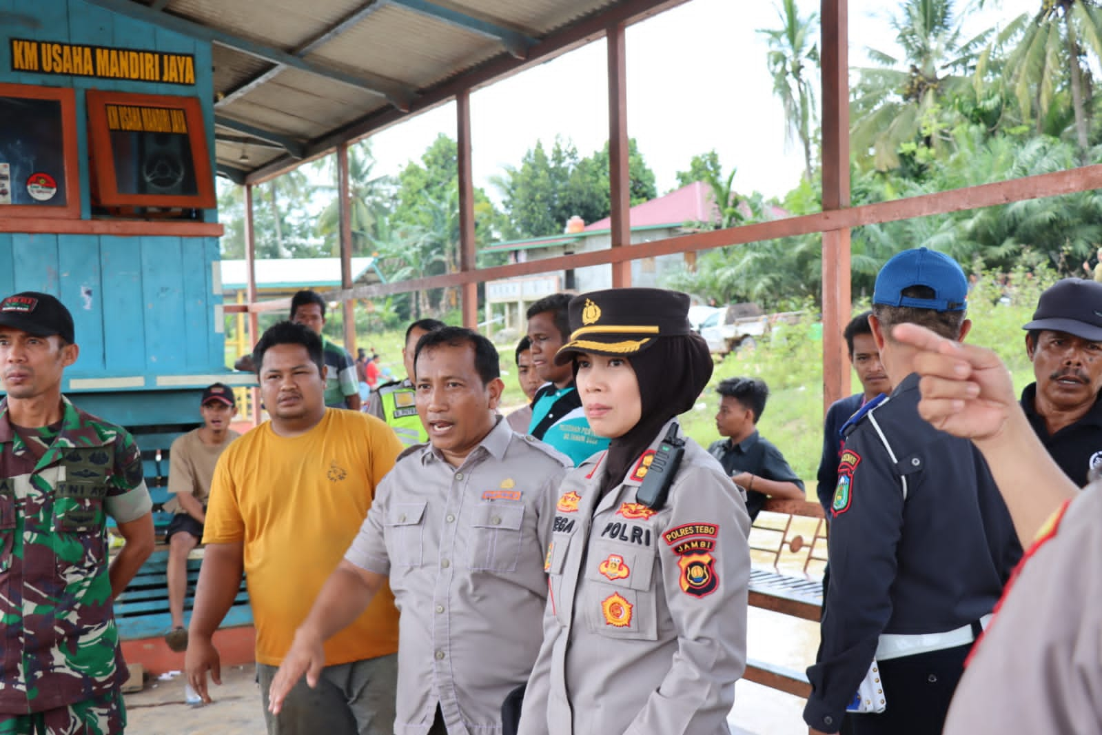 Kapolres Tebo Akbp Fitria Mega m.psi.psi  Turun  Langsung Cari 2 Anak Yang Tenggelam Di Sungai Batang Hari Desa Teriti Kec.Sumay