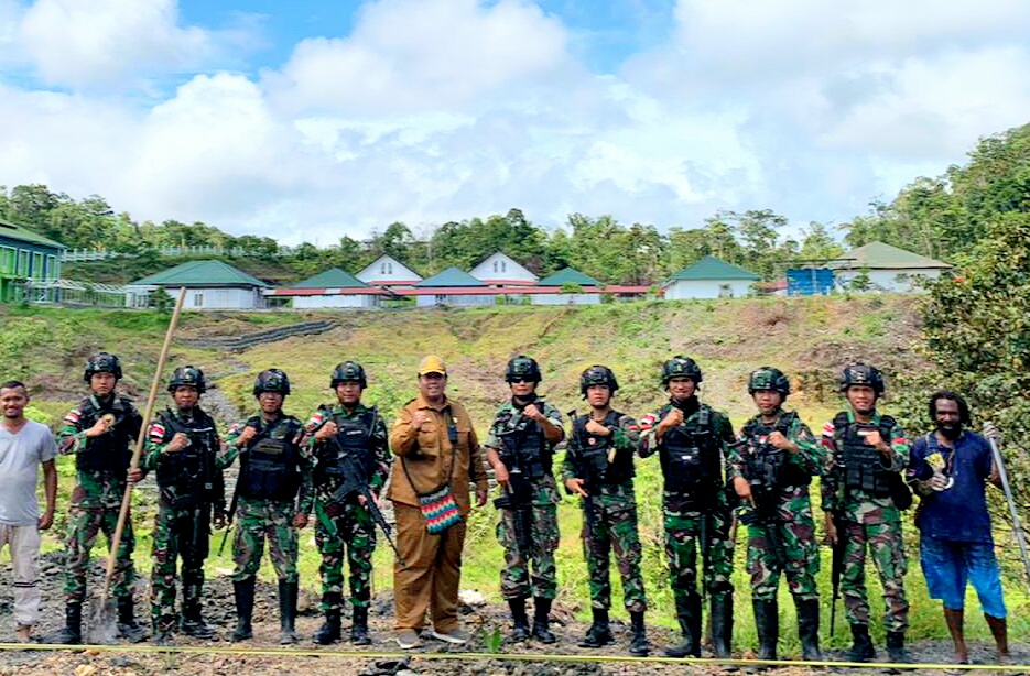 MOMENT KEBERSAMAAN YONIF SATGAS RIDER 142/KJ – BERSINERGI DENGAN RSUD YALIMO – PAPUA