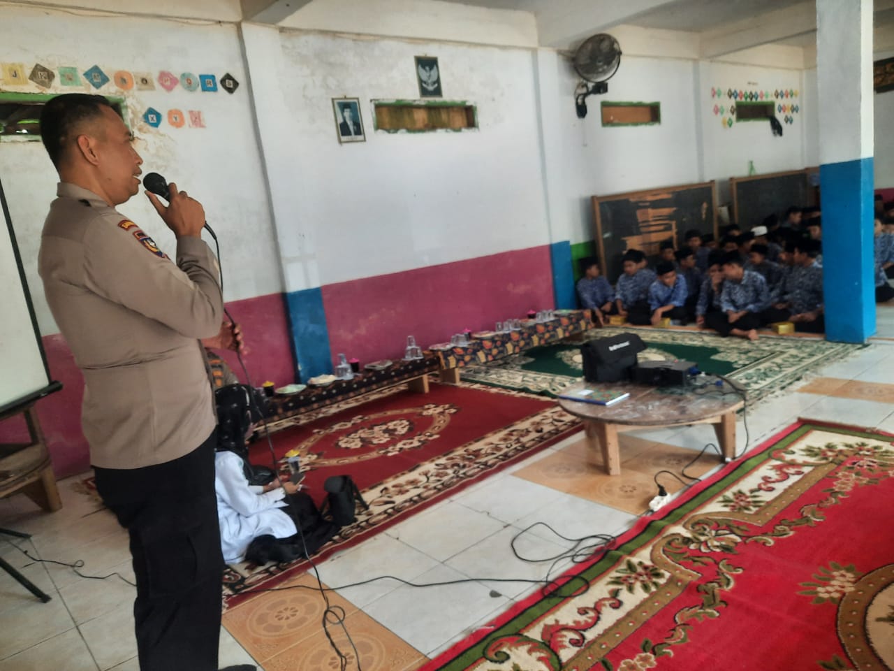 Satbinmas laksanakan Binluh di  Pondok Pesantren Baitunnajah Desa Tambang mas