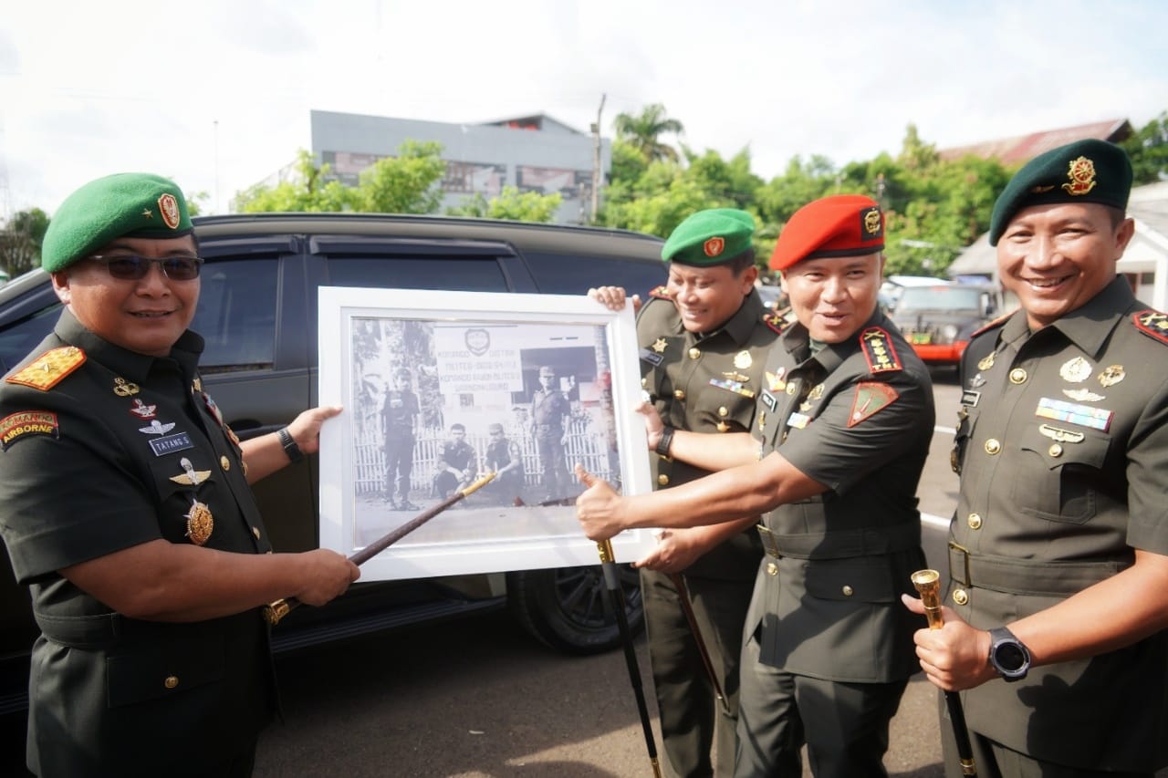 Brigjen TNI Tatang Subarna Terima Kejutan dari Dandim 0602/ Serang