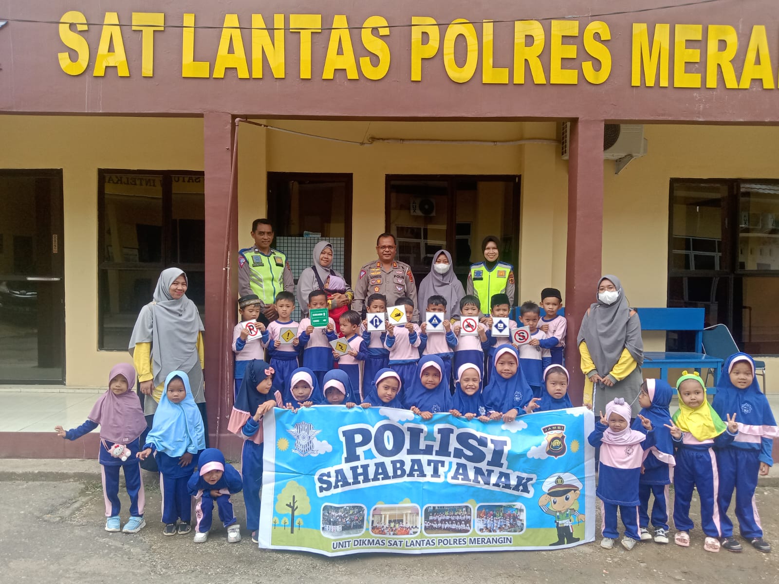 Polisi Sahabat Anak,Kasat Lantas Polres Merangin, Beri Edukasi pada Murid TK Permata Hati