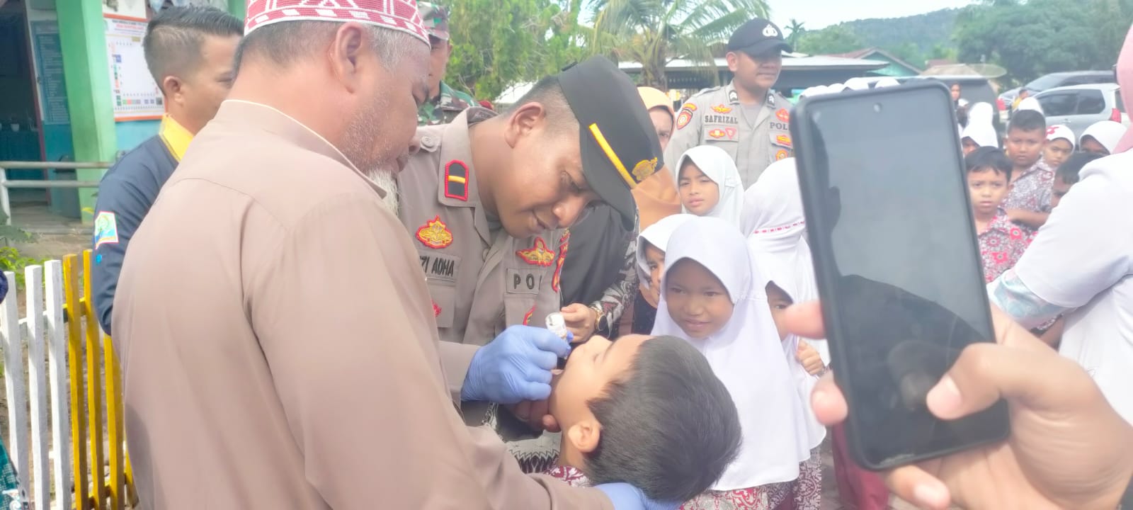 KAPOLRES ACEH JAYA DIWAKILI KAPOLSEK SETIA BAKTI –  HADIRI ACARA TETESAN MANIS POLIO