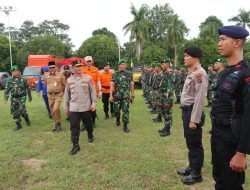 Kapolda Jambi Irjen Pol Rusdi Hartono Memimpin Apel  Keiapsiagaan Menghadapi Bencana Hidrometeorologi Provinsi Jambi Di Lapangan Kantor Gubernur Jambi